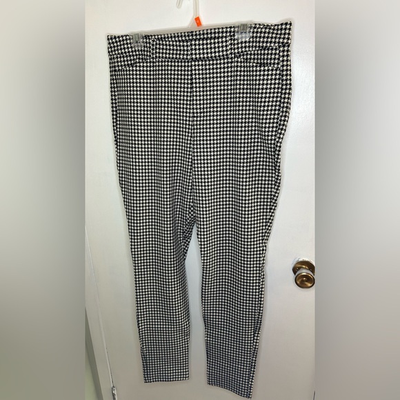 Old Navy Dress Pants - Picture 6 of 6
